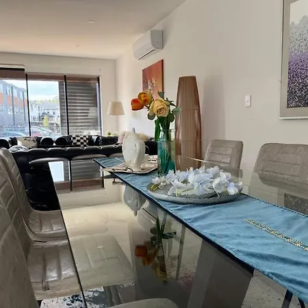 Luxury Villa- Long Bay Manhattan